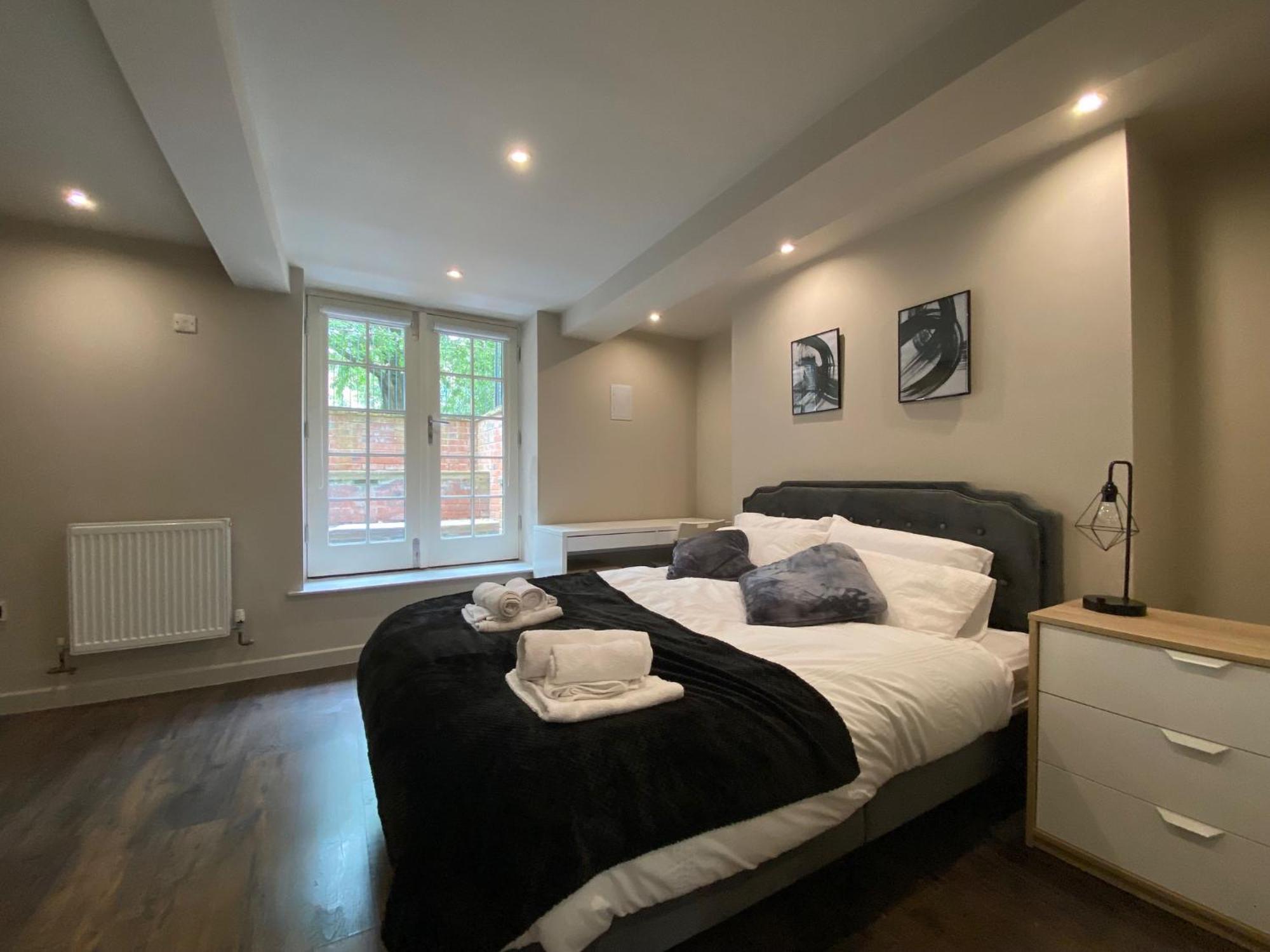 Stunning King Suite Apartment In The Heart Of Leeds City Center Exterior photo
