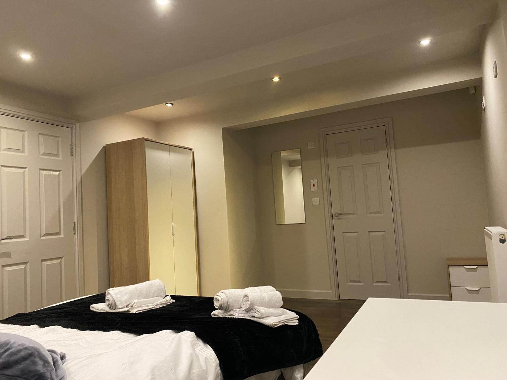 Stunning King Suite Apartment In The Heart Of Leeds City Center Exterior photo