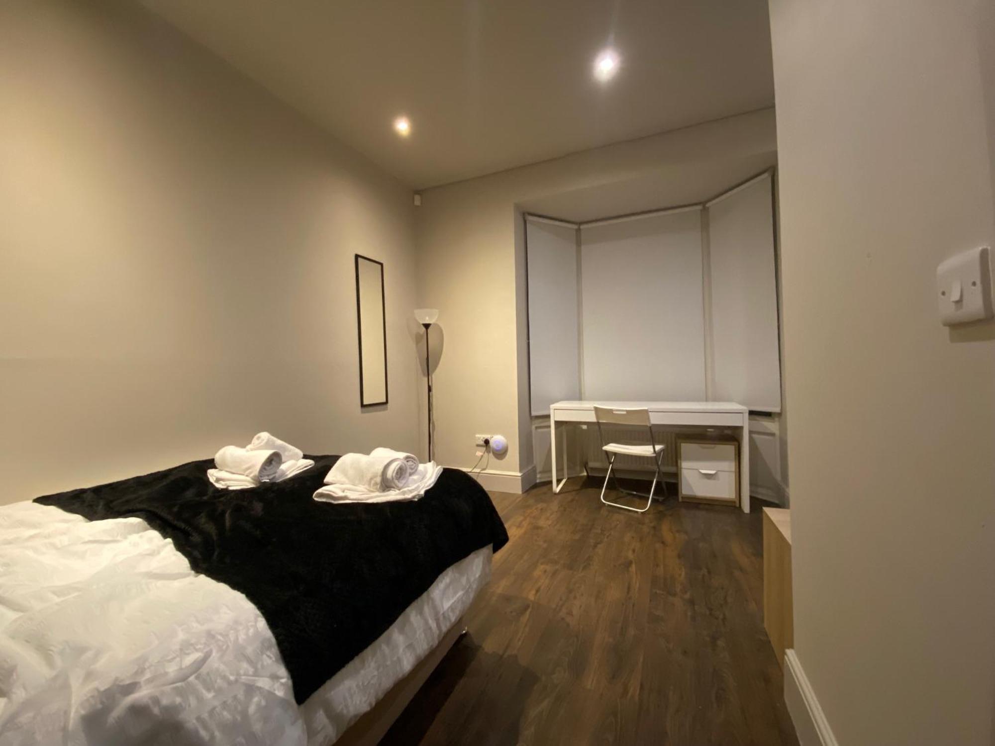 Stunning King Suite Apartment In The Heart Of Leeds City Center Exterior photo