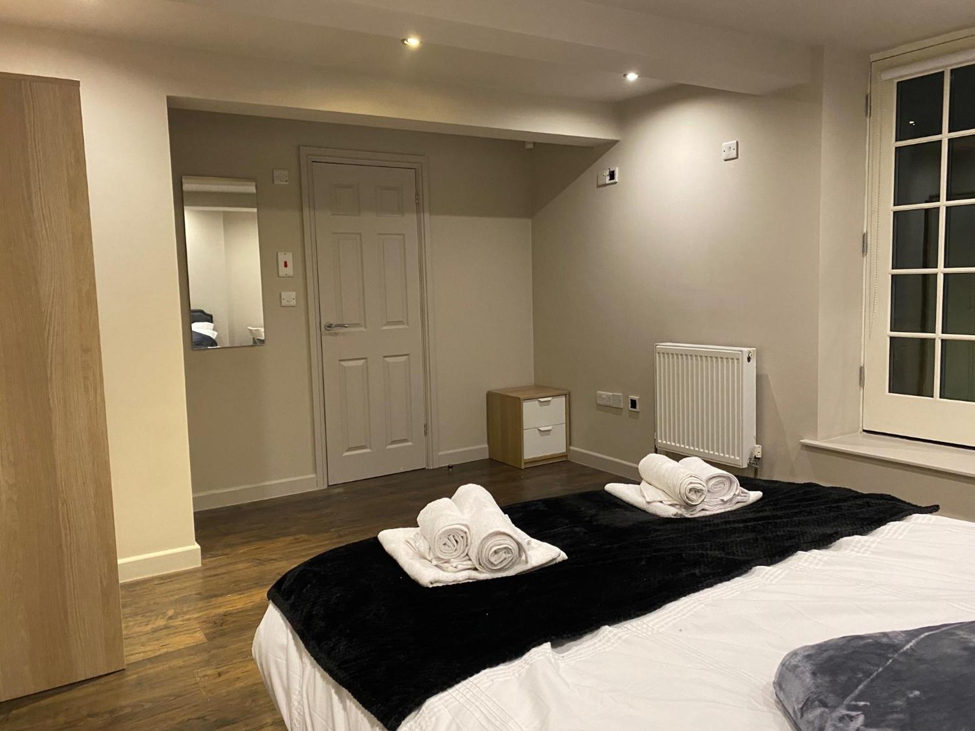 Stunning King Suite Apartment In The Heart Of Leeds City Center Exterior photo