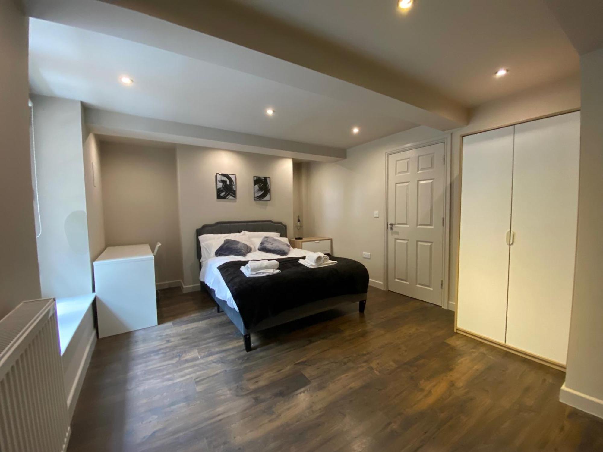 Stunning King Suite Apartment In The Heart Of Leeds City Center Exterior photo